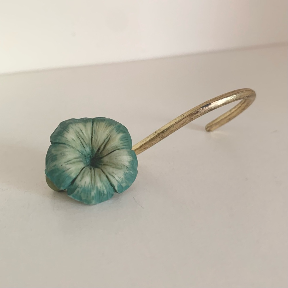 Flower hook